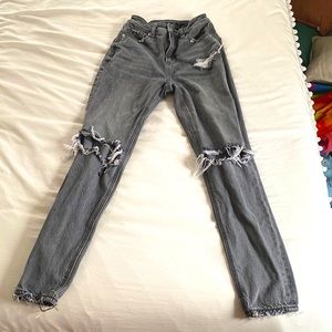These are gray jeans from American Eagle the size is 00